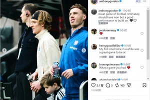 戈登社媒晒照总结战平切尔西，照片中帕尔默表情略显“抽象”